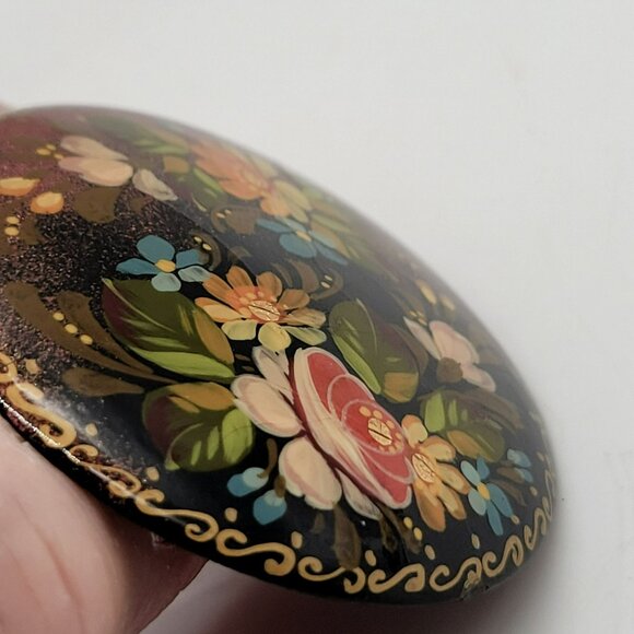 Vintage Hand-Painted Russian Pin Black Lacquer Floral Brooch Gold Accents 2" - Picture 8 of 10